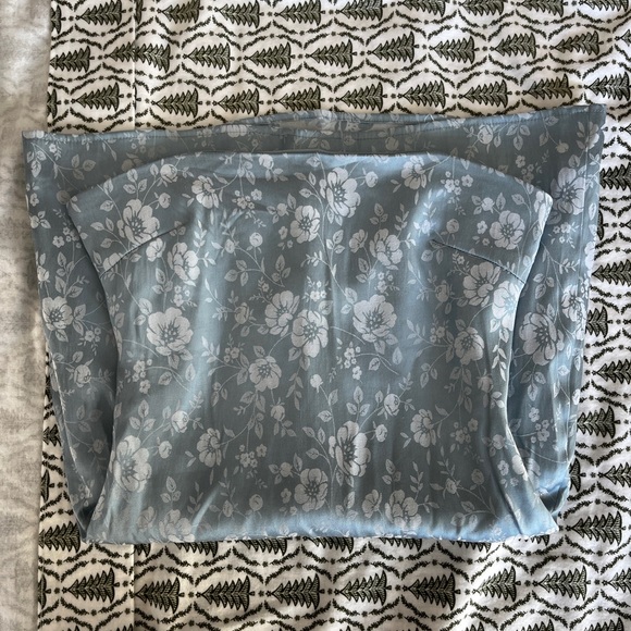 Princess Polly Dresses & Skirts - Princess Polly Blue Floral Mini Dress